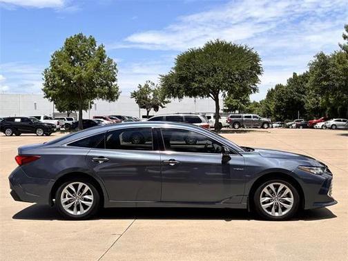 2021 Toyota Avalon Hybrid XLE Plus