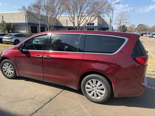 2020 Chrysler Voyager L