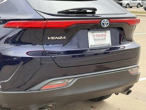 2023 Toyota Venza LE