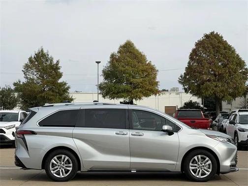 2021 Toyota Sienna Limited 7-Passenger