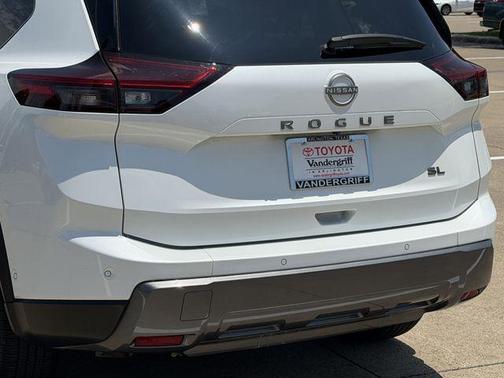 White Pearl 2025 Nissan Rogue SL