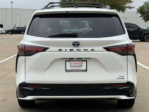 2022 Toyota Sienna XSE 7 Passenger