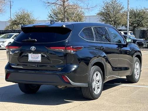 2024 Toyota Highlander LE