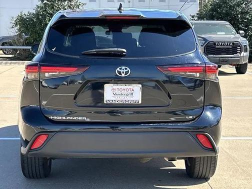 2024 Toyota Highlander LE