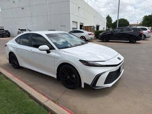 Ice 2025 Toyota Camry SE