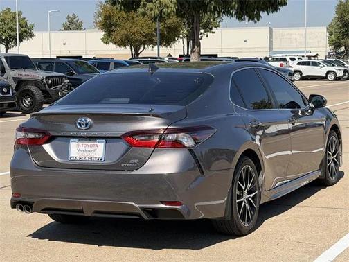 2024 Toyota Camry Hybrid SE