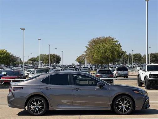 2024 Toyota Camry Hybrid SE