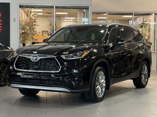 Midnight Black Metallic 2026 Toyota Highlander Hybrid Platinum