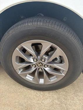 2024 Toyota Sienna LE