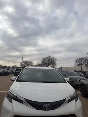 2024 Toyota Sienna LE