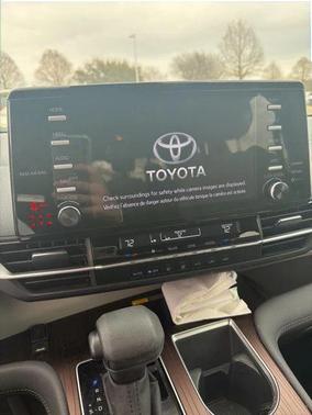 2024 Toyota Sienna LE