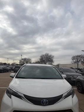 2024 Toyota Sienna LE