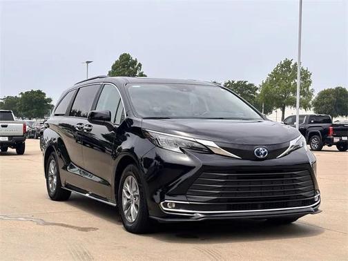2024 Toyota Sienna XLE