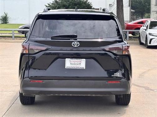 2024 Toyota Sienna XLE