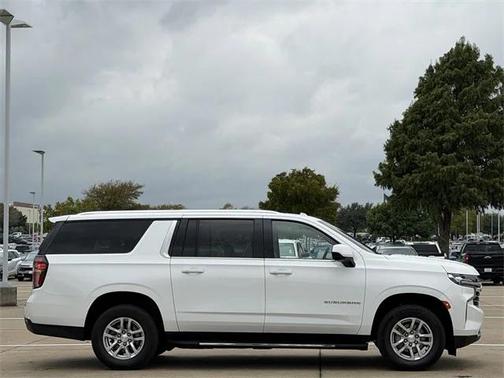 2023 Chevrolet Suburban LT