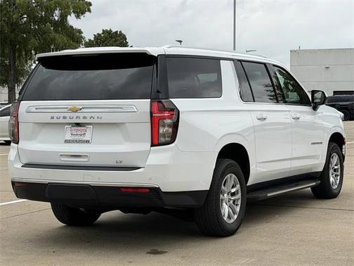 2023 Chevrolet Suburban LT