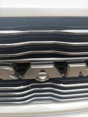 2020 RAM 3500 Laramie Crew Cab 4x4 8' Box