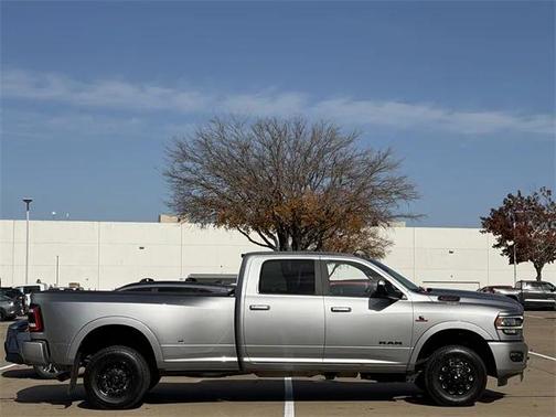 2020 RAM 3500 Laramie Crew Cab 4x4 8' Box