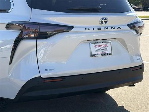 2025 Toyota Sienna XLE