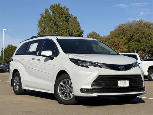 2025 Toyota Sienna XLE