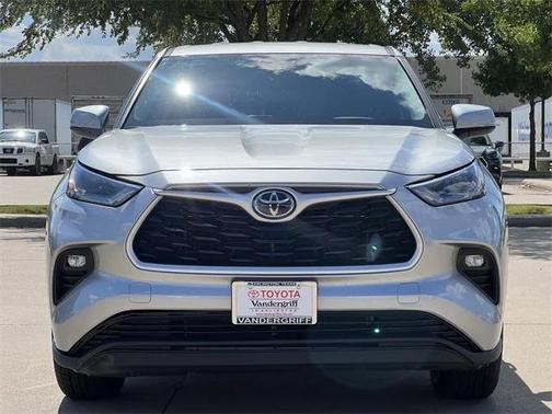 2024 Toyota Highlander LE