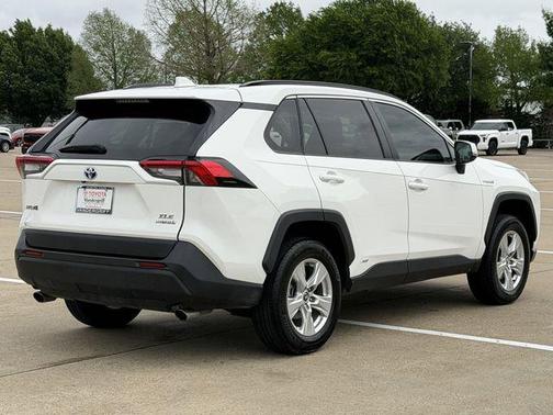 Super White 2020 Toyota RAV4 Hybrid XLE