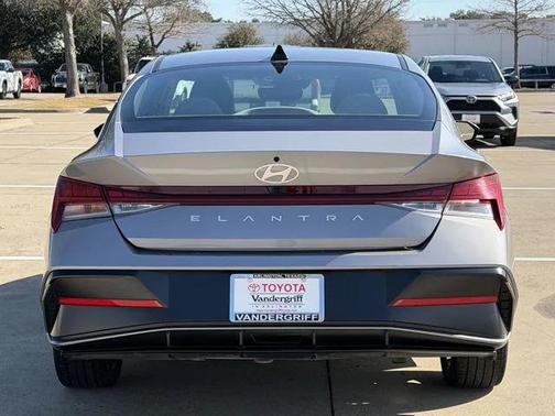 2025 Hyundai ELANTRA SEL