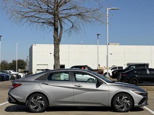 2025 Hyundai ELANTRA SEL