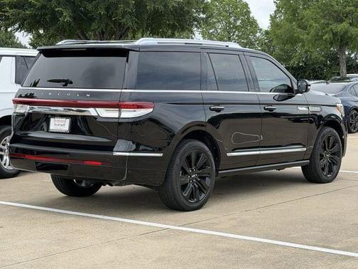 Infinite Black Metallic Clearcoat 2024 Lincoln Navigator Reserve