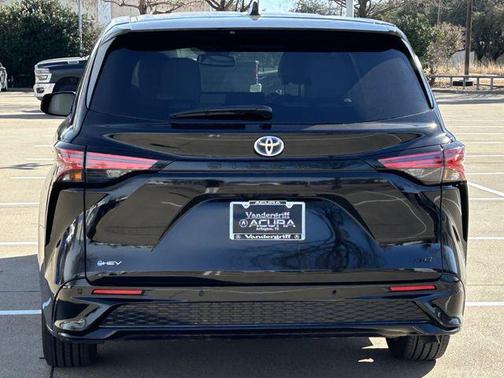 2025 Toyota Sienna XSE 7 Passenger
