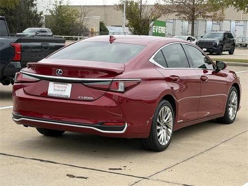 2022 Lexus ES 300h Ultra Luxury