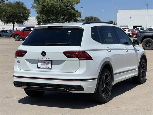 2024 Volkswagen Tiguan 2.0T SE R-Line Black