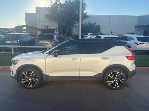 2020 Volvo XC40 T4 R-Design