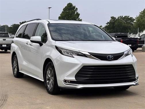 2023 Toyota Sienna XLE