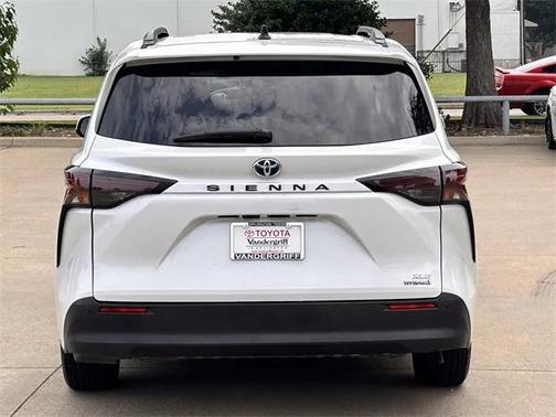 2023 Toyota Sienna XLE