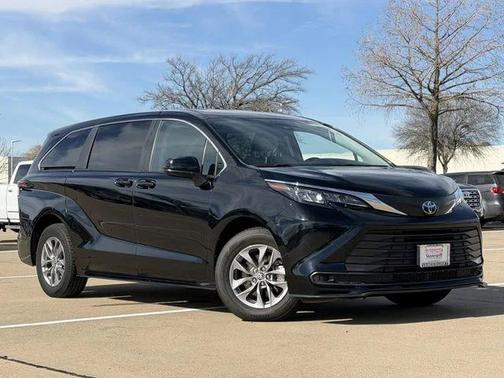 2024 Toyota Sienna LE