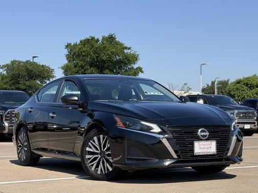 Super Black 2024 Nissan Altima 2.5 SV
