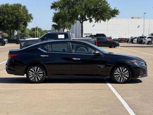 Super Black 2024 Nissan Altima 2.5 SV