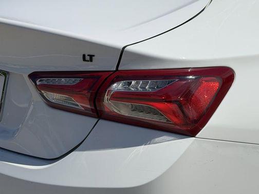 Summit White 2024 Chevrolet Malibu FWD 2LT