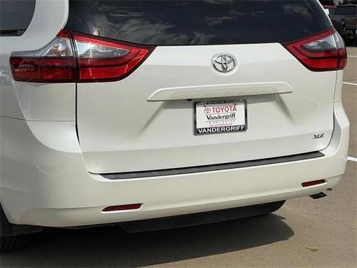 2020 Toyota Sienna XLE