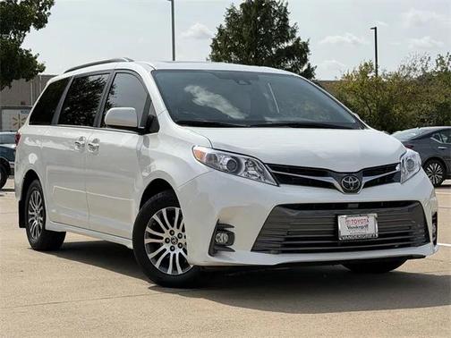 2020 Toyota Sienna XLE