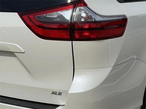 2020 Toyota Sienna XLE
