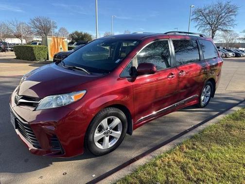 2019 Toyota Sienna LE