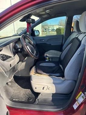 2019 Toyota Sienna LE