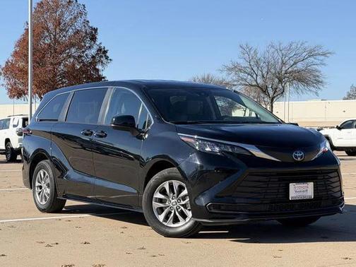 2024 Toyota Sienna LE