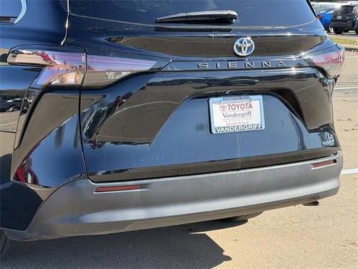 2024 Toyota Sienna LE