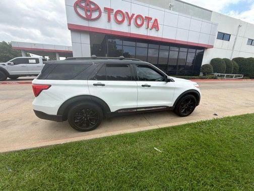 Oxford White 2020 Ford Explorer XLT