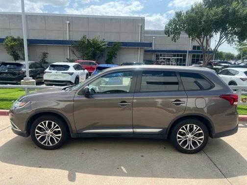 2017 Mitsubishi Outlander ES