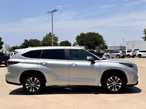 2024 Toyota Highlander XLE