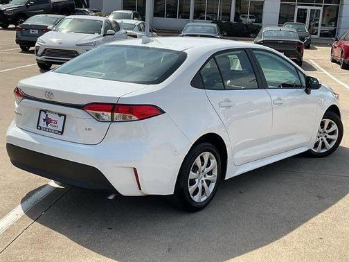 Ice Cap 2025 Toyota Corolla LE